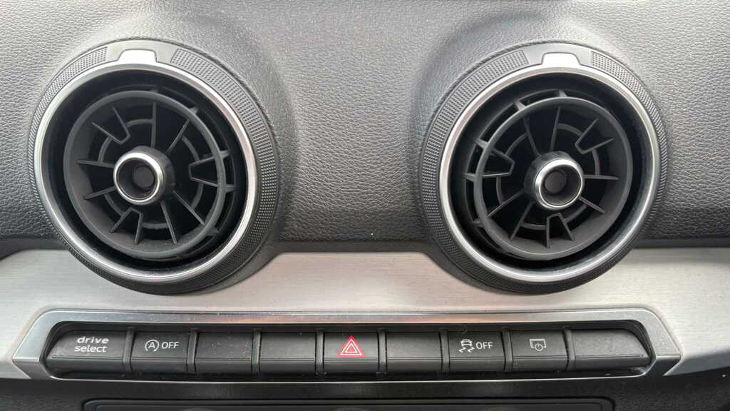 Audi Q2 Black Edition 35 Tfsi 150 Ps 6-Speed Black #30