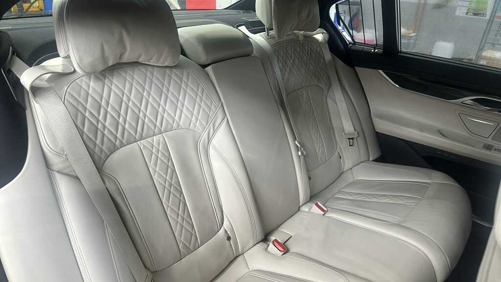 BMW 7 Series M Sport Black #10