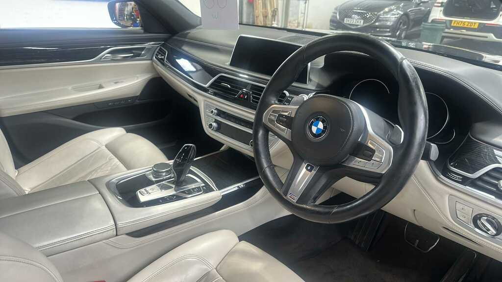 BMW 7 Series M Sport Black #8