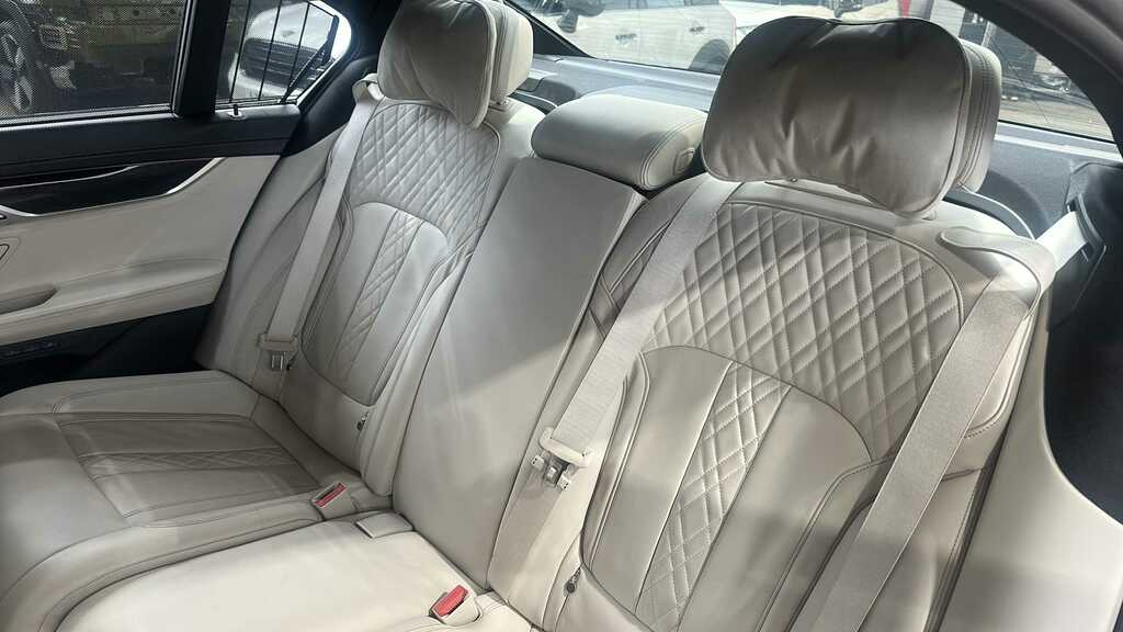 BMW 7 Series M Sport Black #12