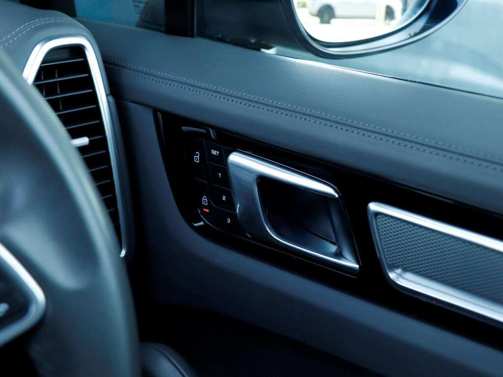 Porsche Cayenne 3.0T V6 Platinum Edition Suv Tiptronics Blue #14