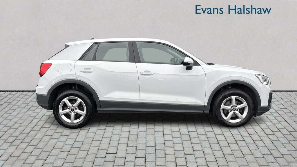 Audi Q2 30 Tfsi Technik 2021 White #6