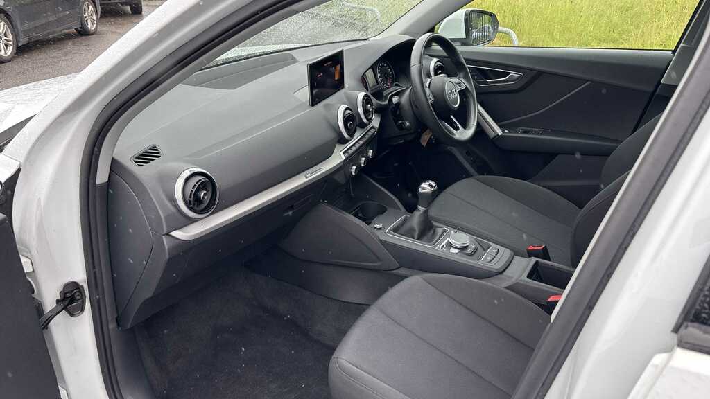 Audi Q2 30 Tfsi Technik 2021 White #3
