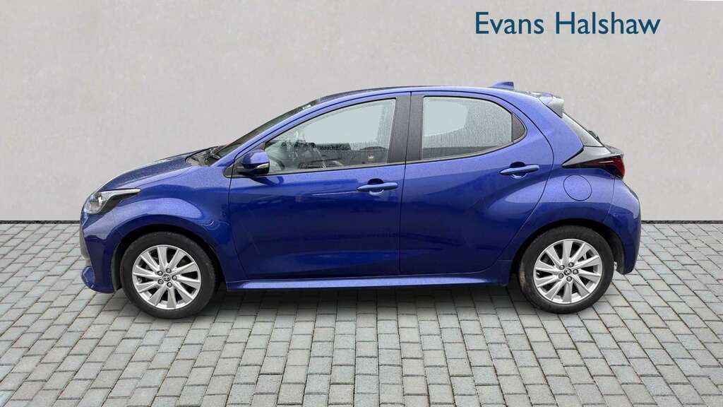 Toyota Yaris 1.5 Hybrid Icon Cvt 2022 YX22VBC Blue #3