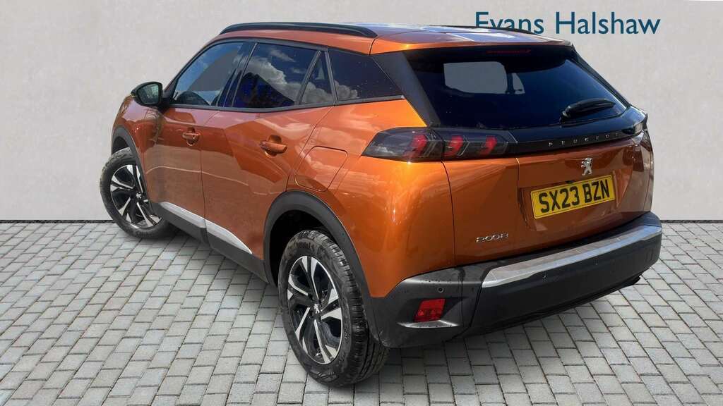 Peugeot 2008 1.2 Puretech Allure Premium 2023 Orange #2