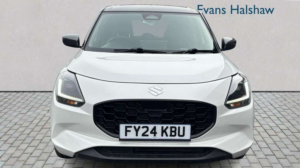 Suzuki Swift 1.2 Mild Hybrid Motion Cvt 2024 White #3