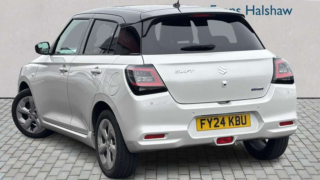 Suzuki Swift 1.2 Mild Hybrid Motion Cvt 2024 White #4
