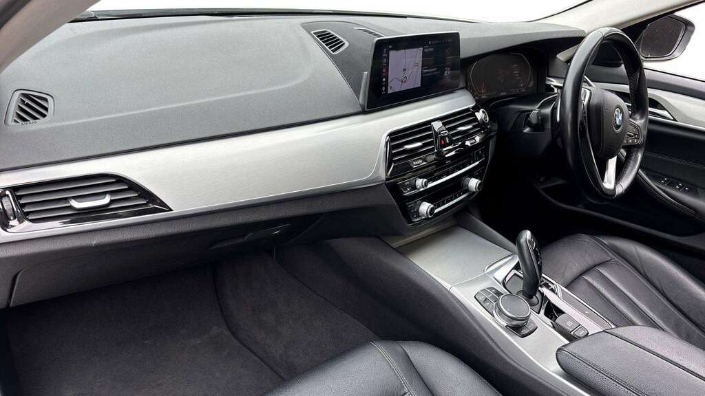 BMW 5 Series 520I Se 2019 White #6