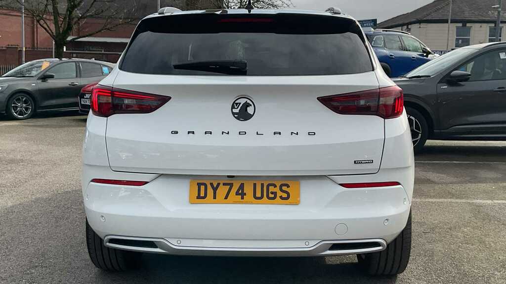 Vauxhall Grandland 1.6 Plug-in Hybrid Ultimate 2024 White #4