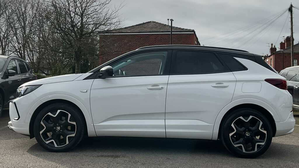 Vauxhall Grandland 1.6 Plug-in Hybrid Ultimate 2024 White