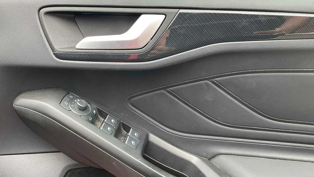 Ford Focus 2.3 Ecoboost St 2023 YL23JNU Red #6