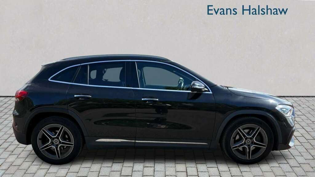 Mercedes-Benz GLA Class 180 Amg Line Premium Plus 2021 DE21KGV Black #4
