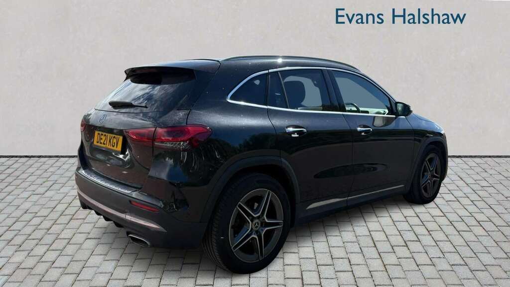 Mercedes-Benz GLA Class 180 Amg Line Premium Plus 2021 DE21KGV Black #2