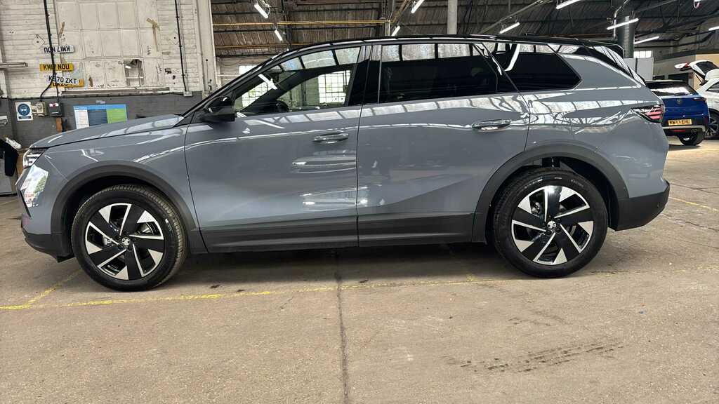 Vauxhall Grandland 1.2 Hybrid 145 Ultimate E-dct6 Fixed Roof 20 KR26LFV Grey #3