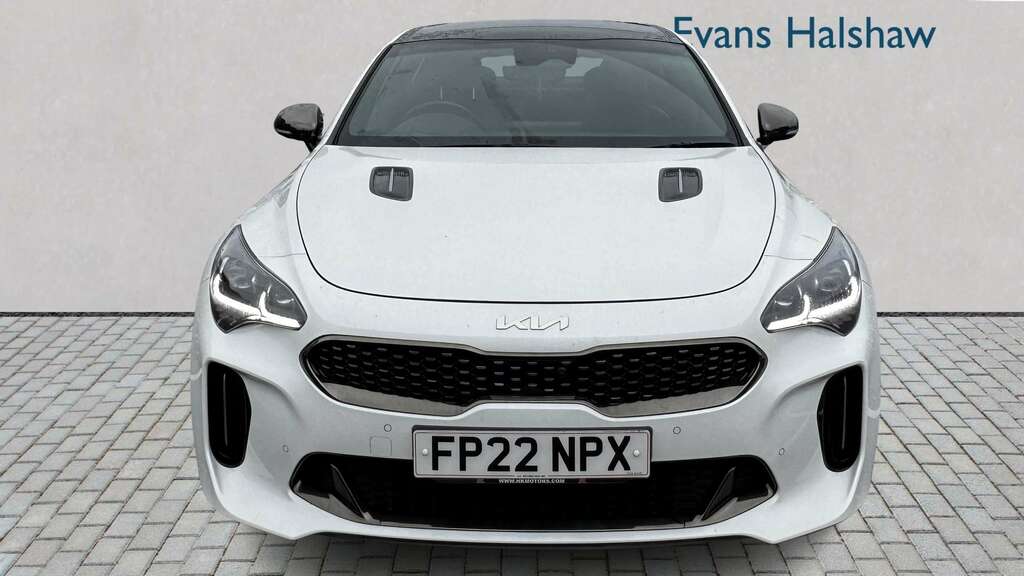 Kia Stinger 3.3 T-gdi 361 Gt S 2022 White #4