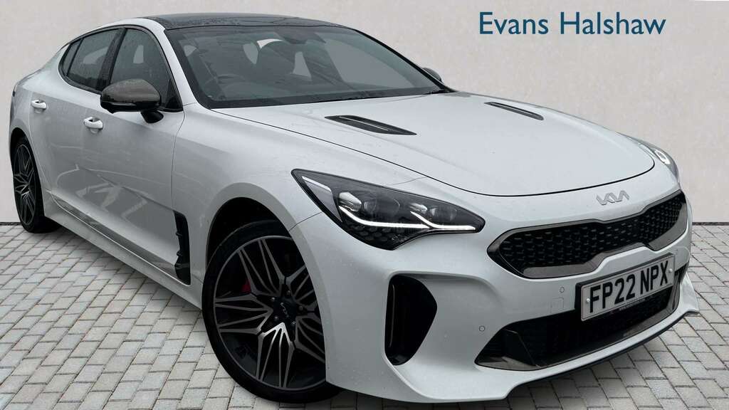 Kia Stinger 3.3 T-gdi 361 Gt S 2022 White #2