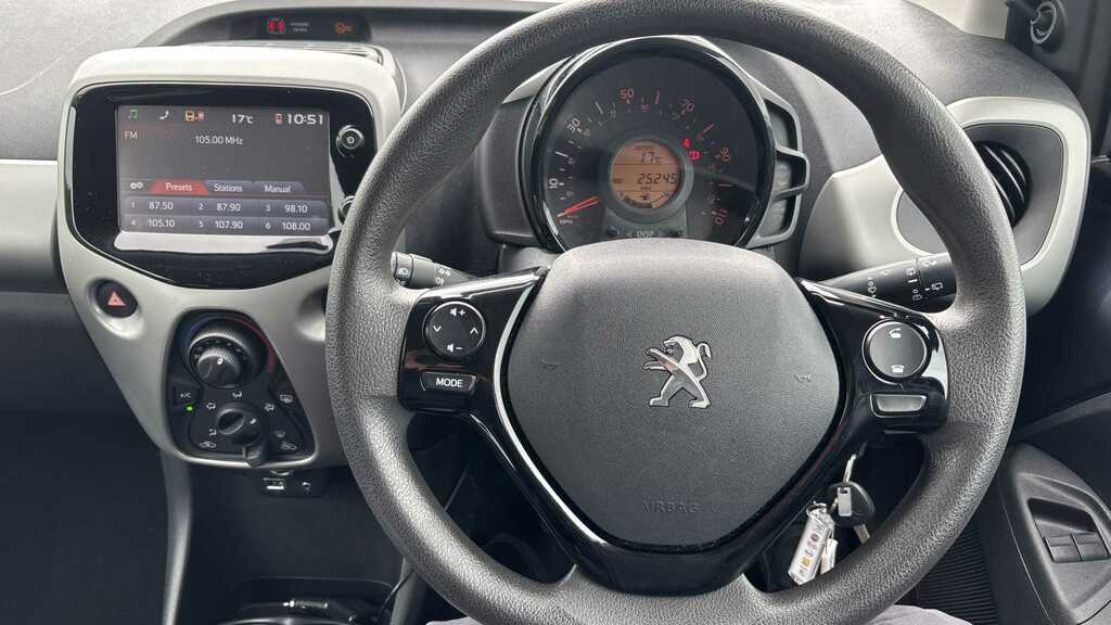 Peugeot 108 Active Black #8