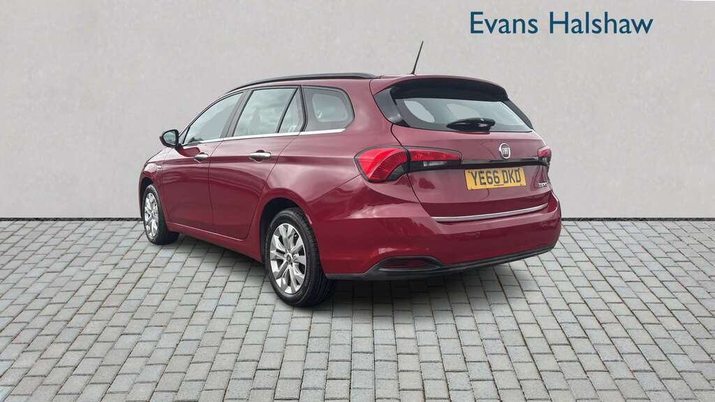Fiat Tipo 1.6 Multijet Easy Plus 2016 Red #2