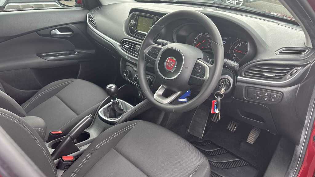 Fiat Tipo 1.6 Multijet Easy Plus 2016 Red #3