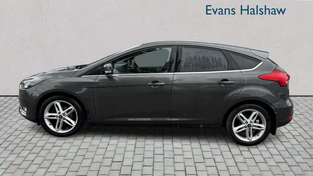 Ford Focus 1.0 Ecoboost 125 Titanium Navigation 2018 Grey #4