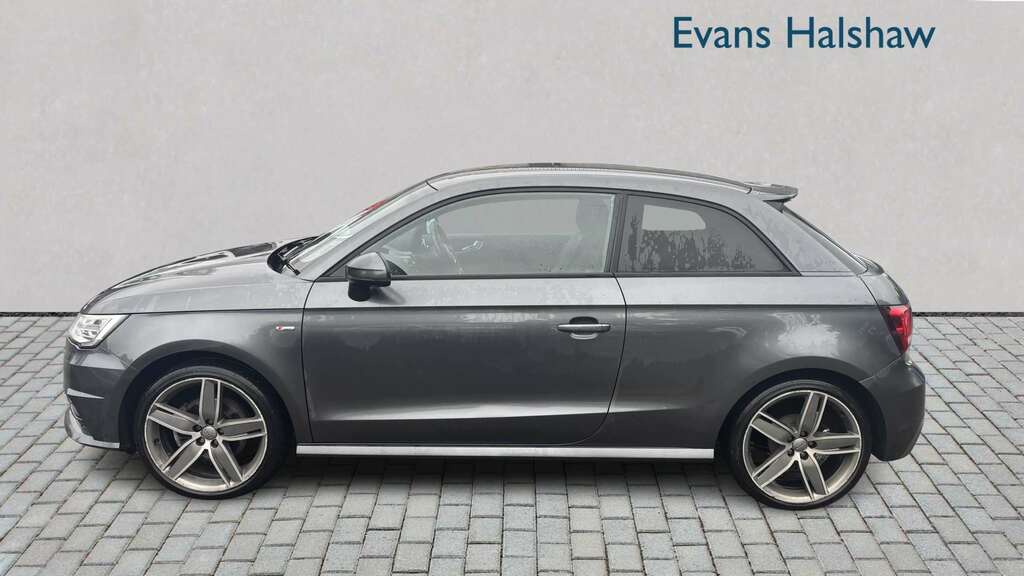 Audi A1 1L Sport Red #4