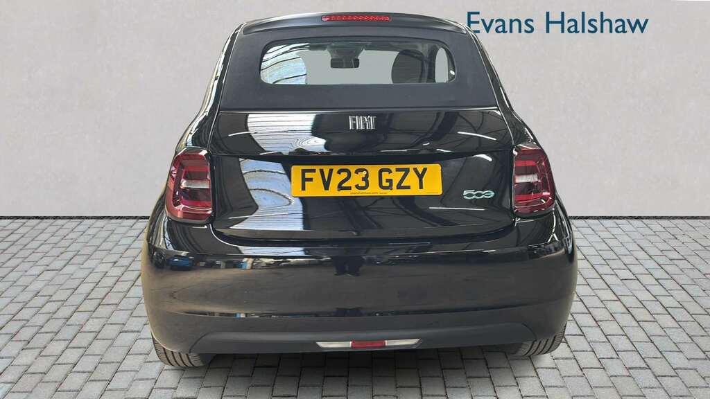 Fiat 500 87Kw Icon 42Kwh 2023 FV23GZY Black #4