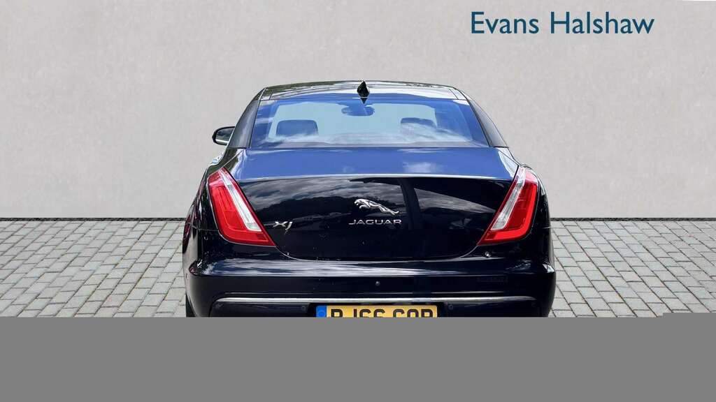 Jaguar XJ 3.0D V6 Premium Luxury 2016 Black #3