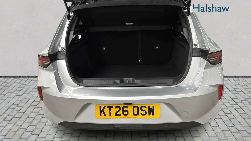 Vauxhall Astra 1.2 Turbo 130 Griffin 2026 White #4