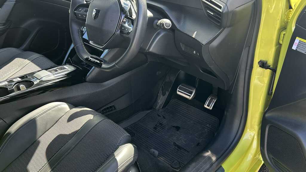 Peugeot e-208 Gt Yellow #8