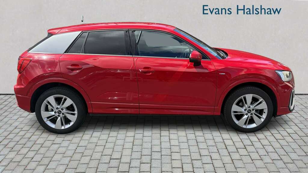 Audi Q2 35 Tfsi S Line S Tronic 2023 Red #3