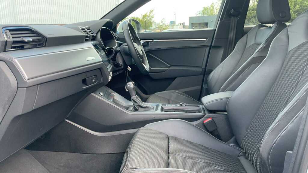 Audi Q3 35 Tfsi S Line Black #8