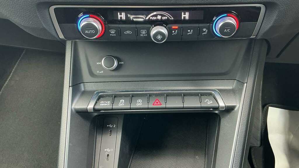 Audi Q3 35 Tfsi S Line Black #16