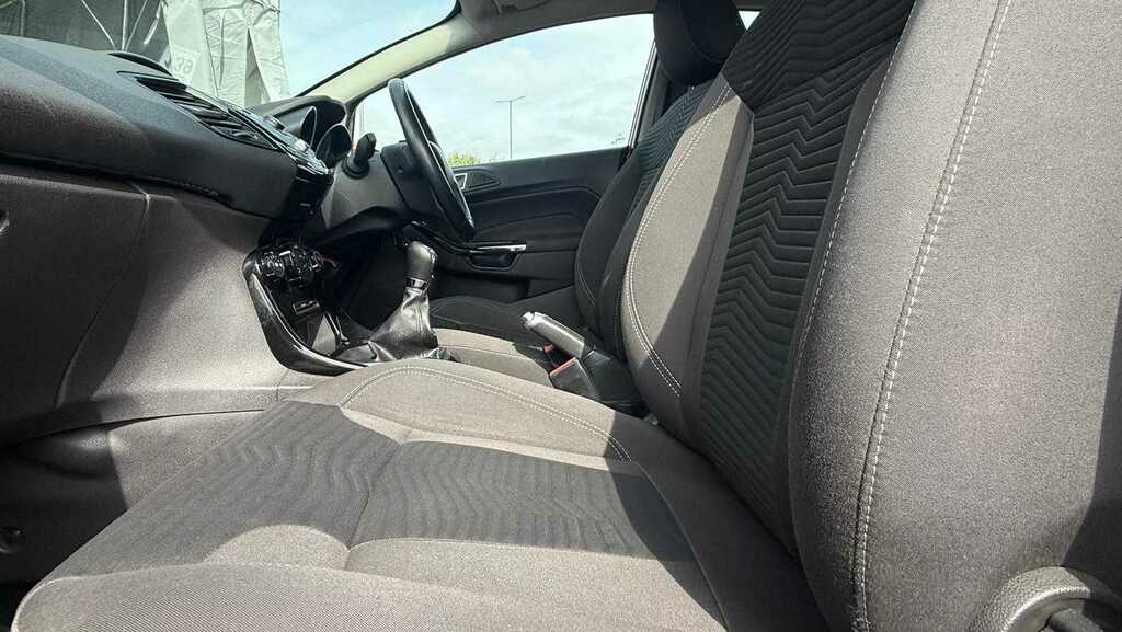 Ford Fiesta Zetec Silver #8