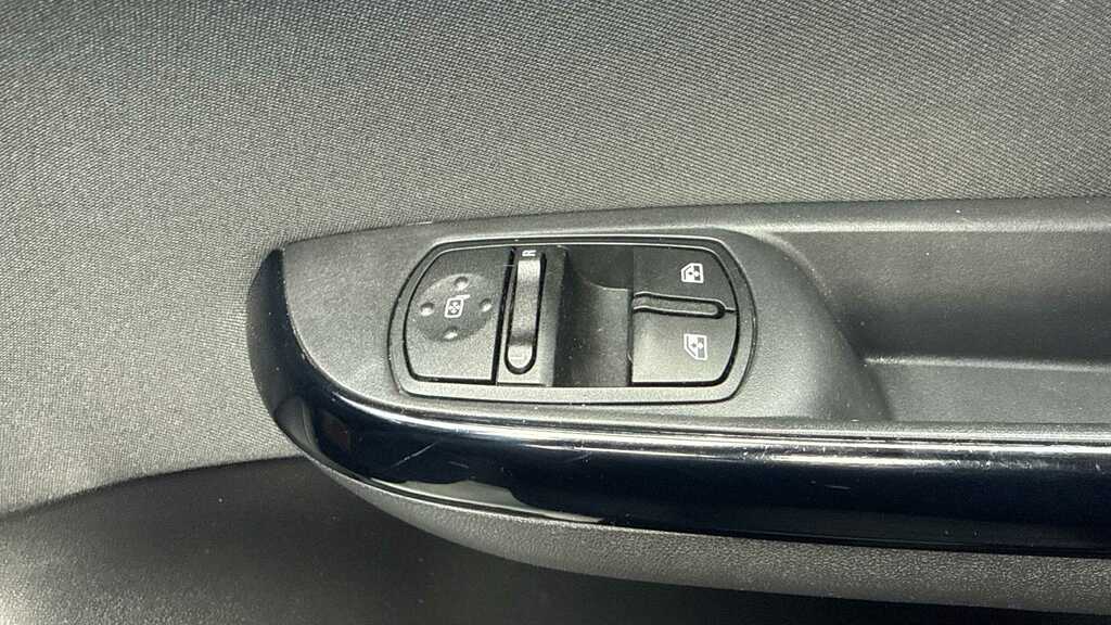 Vauxhall Corsa 1.4 75 Energy White #17