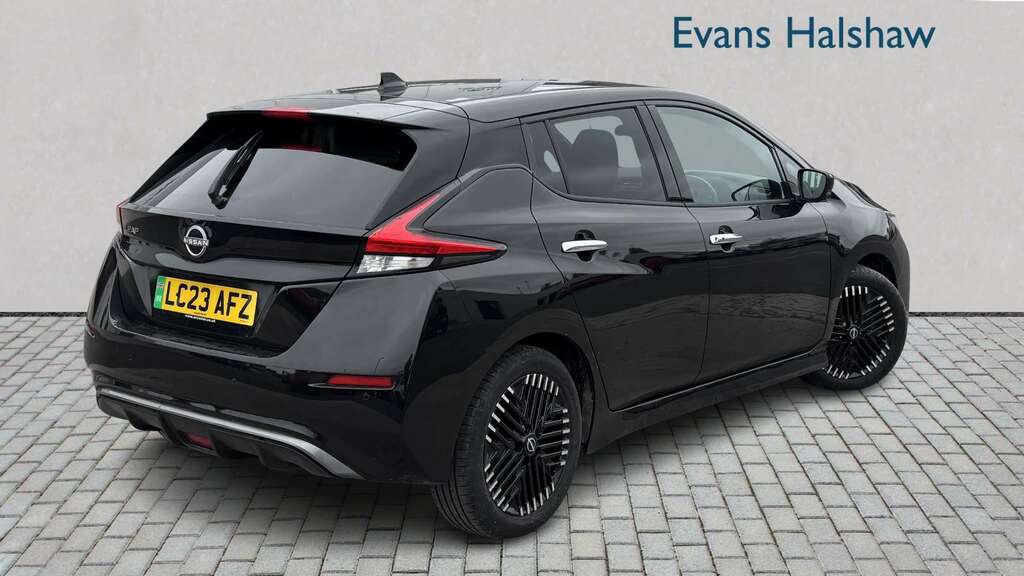 Nissan Leaf 110Kw N-connecta 39Kwh 2023 Black #2