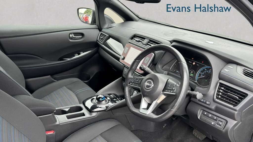 Nissan Leaf 110Kw N-connecta 39Kwh 2023 Black #3
