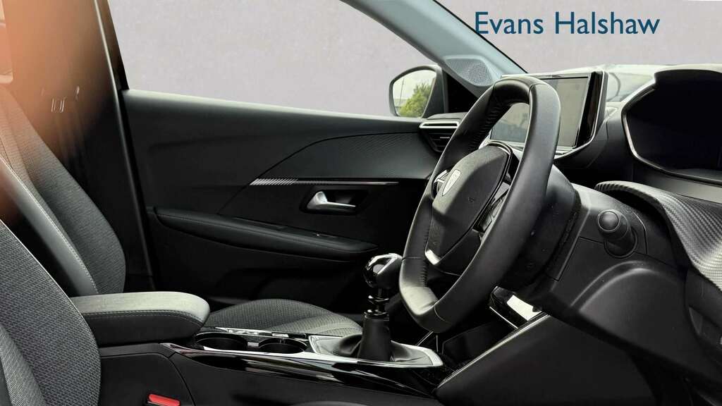 Peugeot 208 1.2 Puretech 100 Allure 2025 Black #3