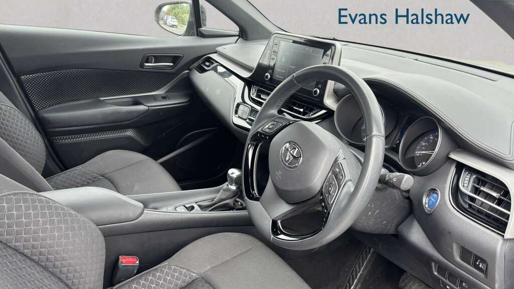 Toyota C-Hr Excel White #6