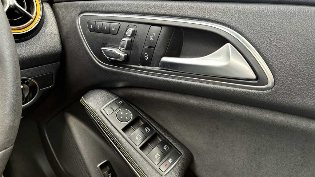 Mercedes-Benz CLA Class 2.1 Cla 200 White #30