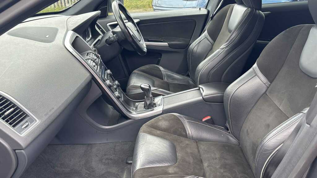 Volvo XC60 R-design Lux Nav Black #9