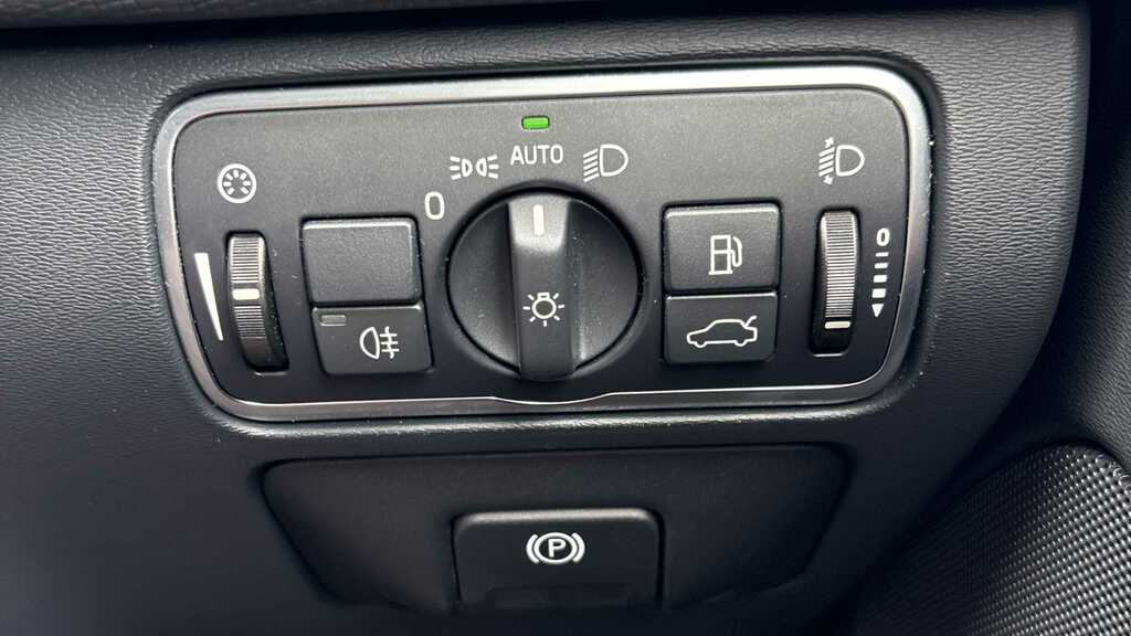 Volvo XC60 R-design Lux Nav Black #18