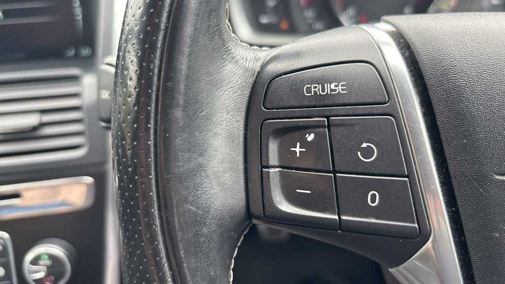 Volvo XC60 R-design Lux Nav Black #17