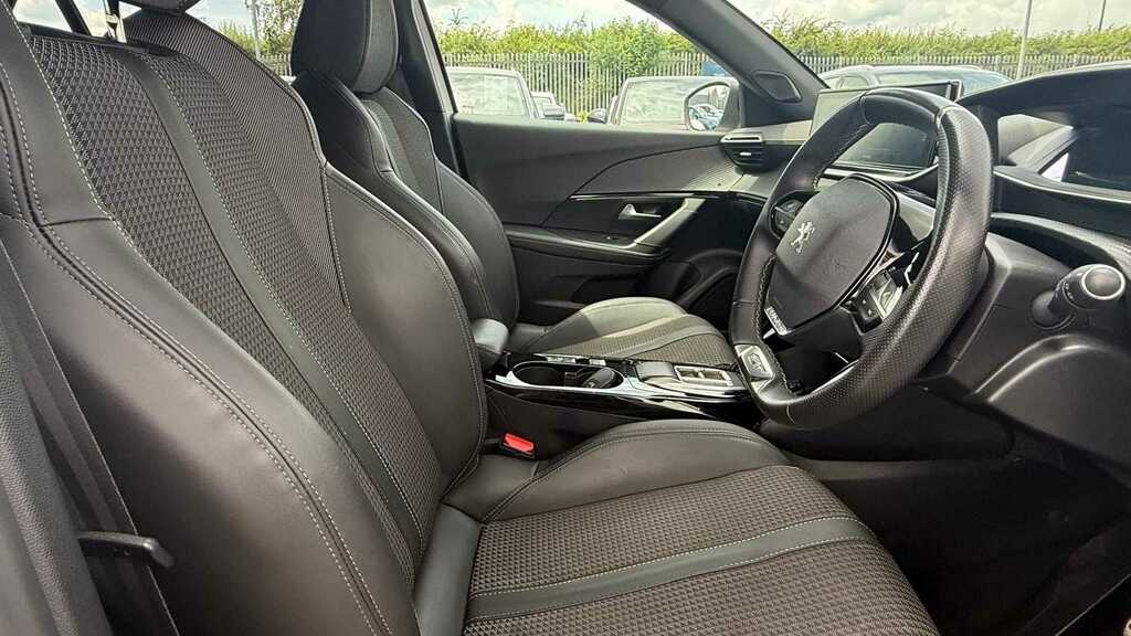 Peugeot e-2008 100Kw Gt 50Kwh 2023 White #3