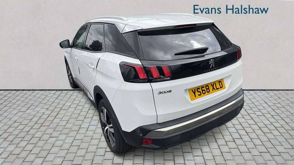 Peugeot 3008 1.2 Puretech Active Black #2