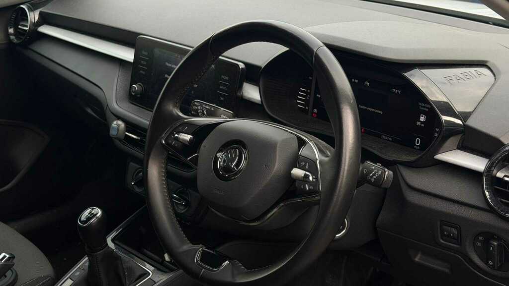 Skoda Fabia 1.0 Tsi Colour Edition 2023 White #6