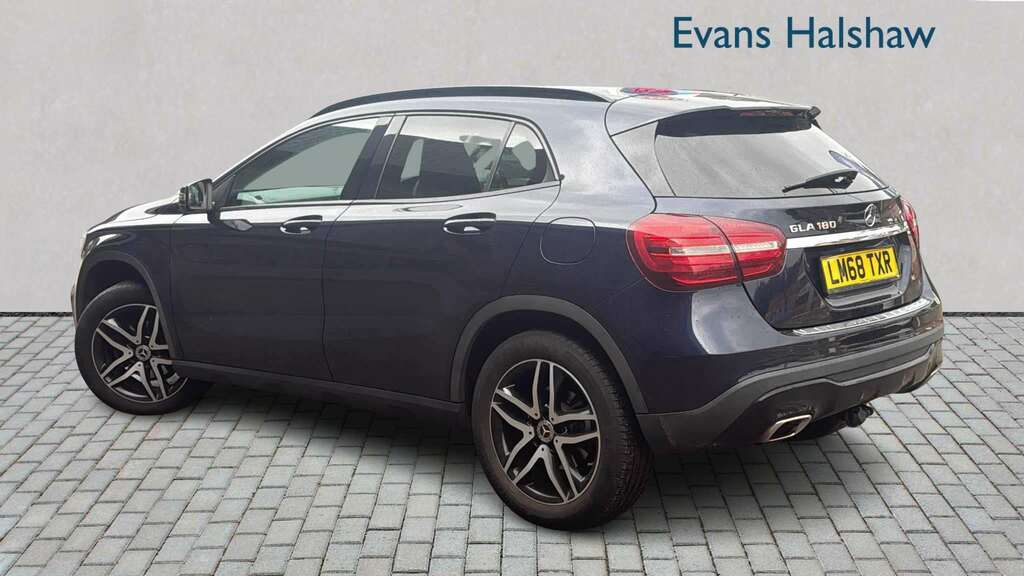 Mercedes-Benz GLA Class 180 Urban Edition 2018 Blue #2