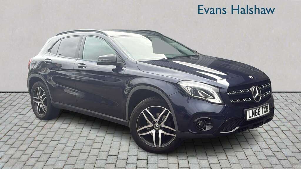 Mercedes-Benz GLA Class 180 Urban Edition 2018 Blue