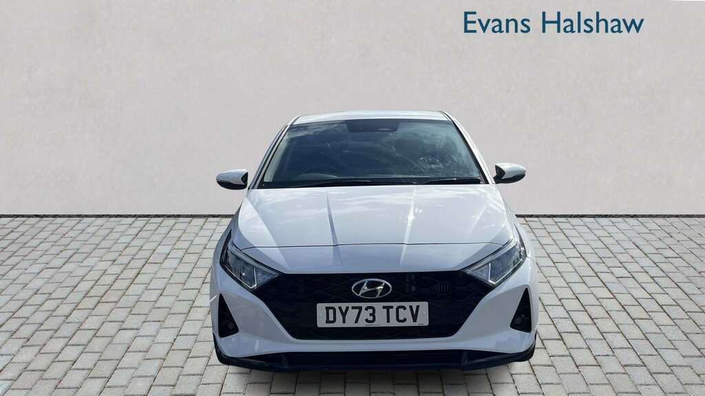 Hyundai I20 1.0T Gdi 48V Mhd Premium Dct 2023 White #2