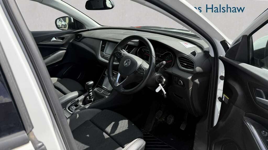 Vauxhall Grandland X 1.2 Turbo Tech Line Nav 2019 White #5