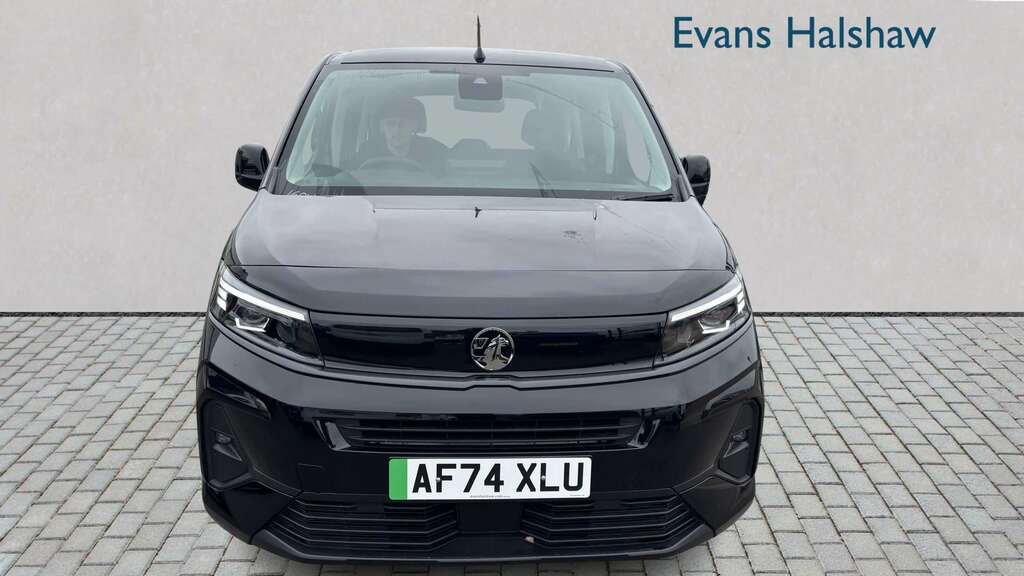 Vauxhall Combo-e Life 100Kw Design XL 52Kwh 7 Seat 2024 Black #4